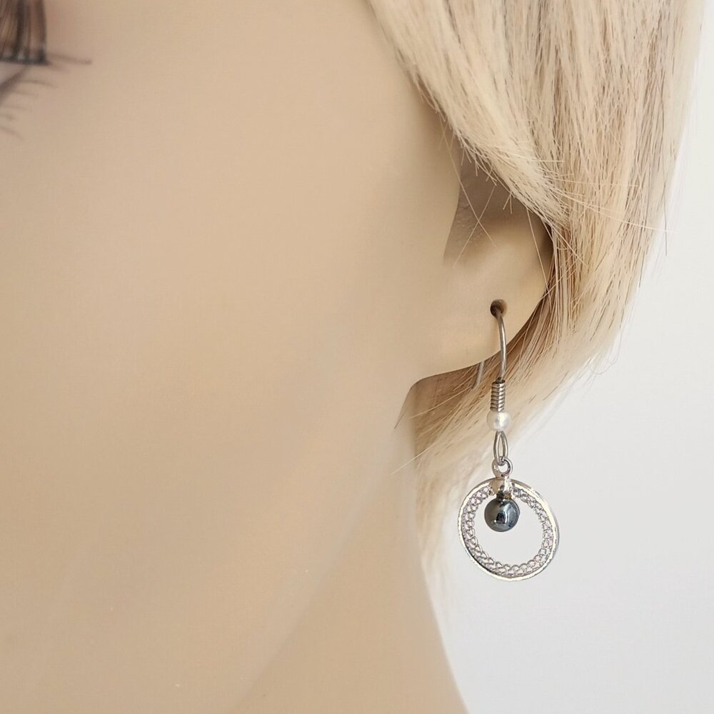 Black Pearl Round Filigree Ear Wires ESE28